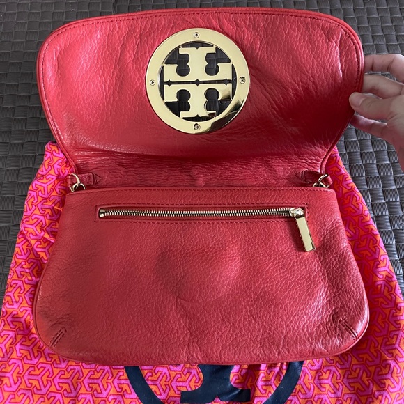 Tory Burch logo Clutch - Picture 2 of 6